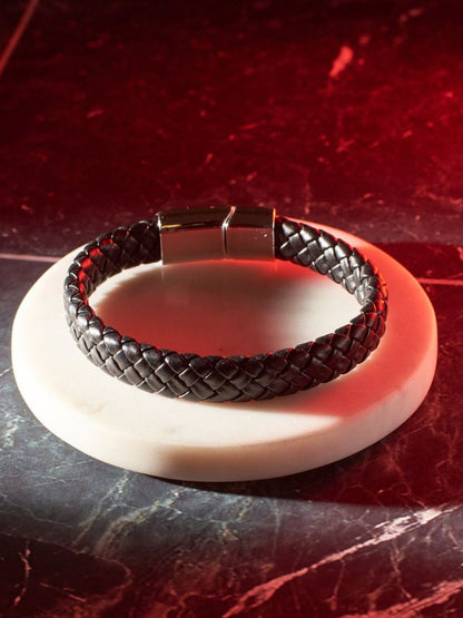 SALTY Pack of 2 Men Avrum Black Leather Bracelet