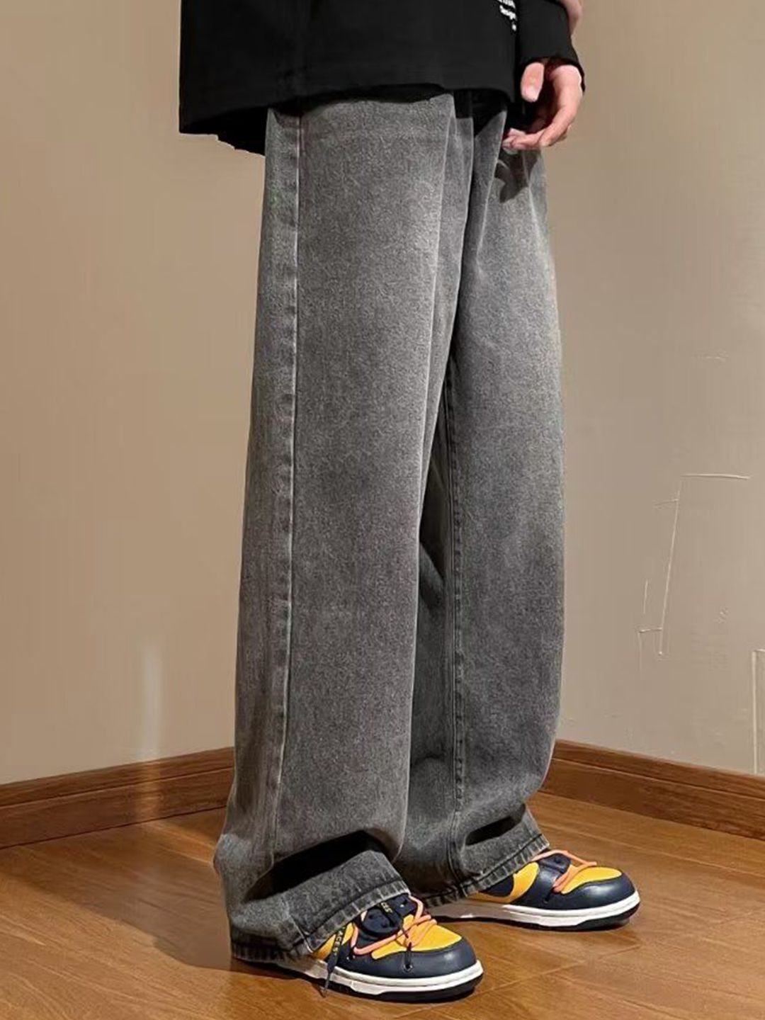 Men Relaxed Fit Mid-Rise Light Fade Jeans