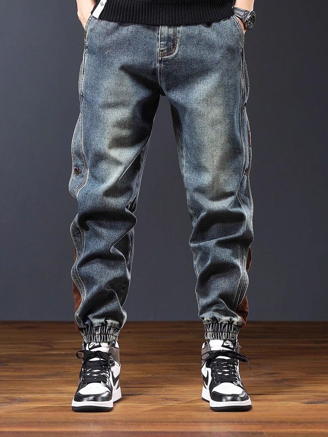 Men Jogger Fit Mid-Rise Light Fade Non Stretchable Jeans