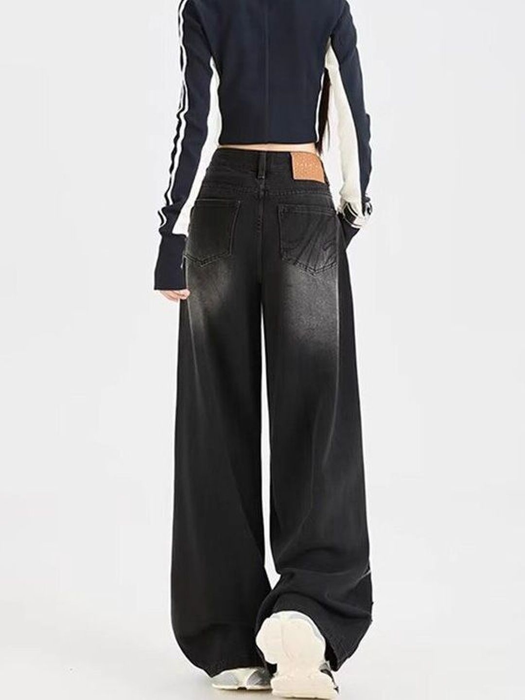 Women Wide Leg Mid-Rise Light Fade Jeans
