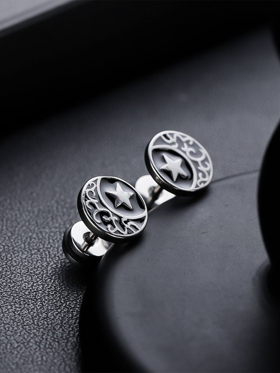 Stainless Steel Silver Plated Circular Shaped Studs