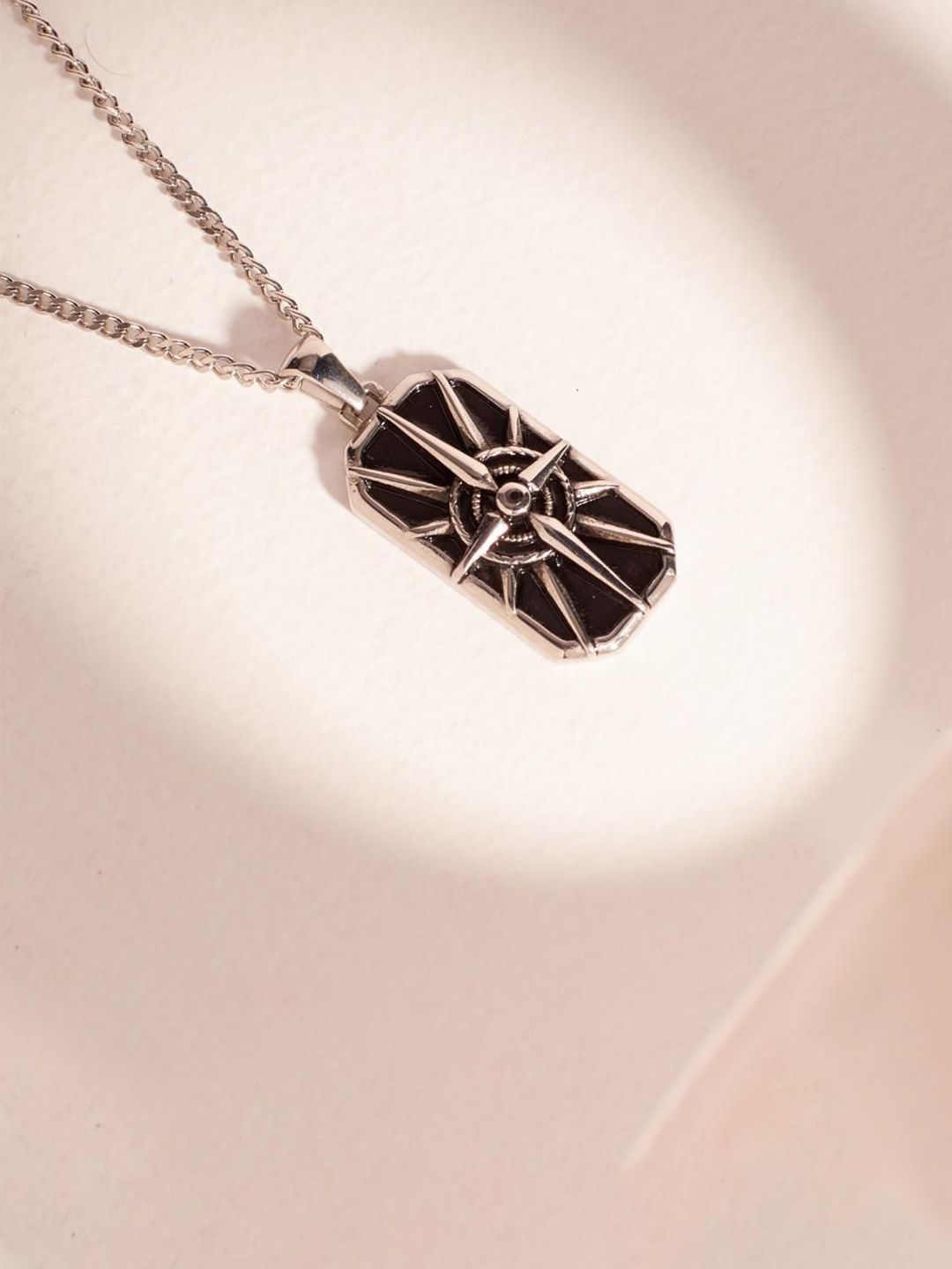 SALTY Unisex Stainless Steel Vintage Travel Pendant with Chain