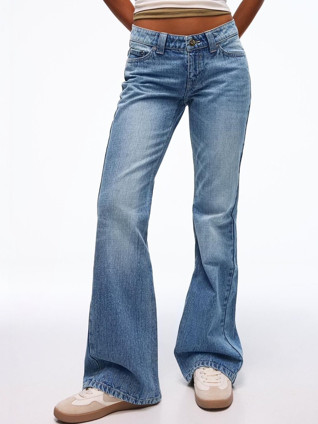 Women Regular Fit Mid-Rise Light Fade Jeans