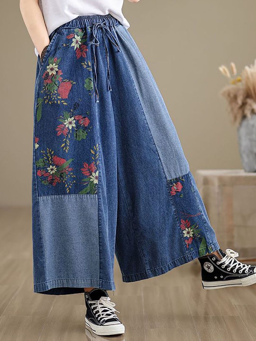 Women Mid-Rise Flared Jeans