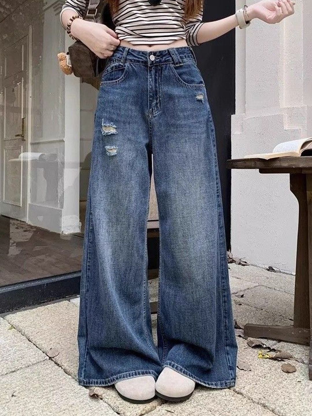Women Mid-Rise Heavy Fade Retro Denims Regular Fit Jeans