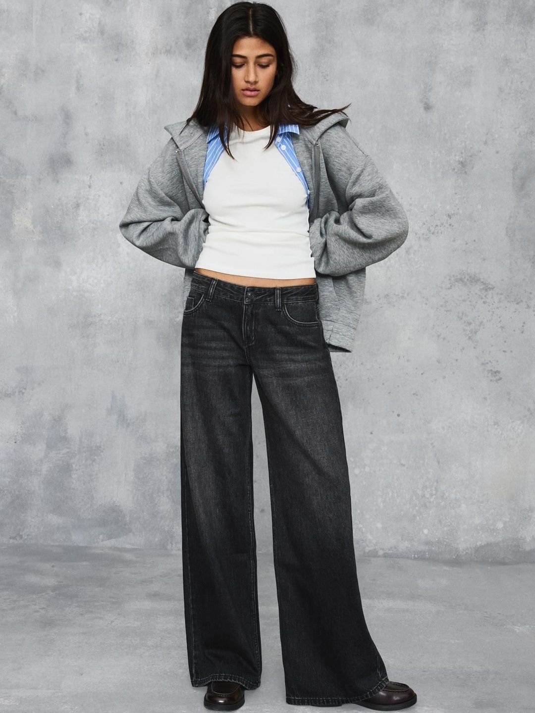 Low-Rise Wide-Leg Jeans