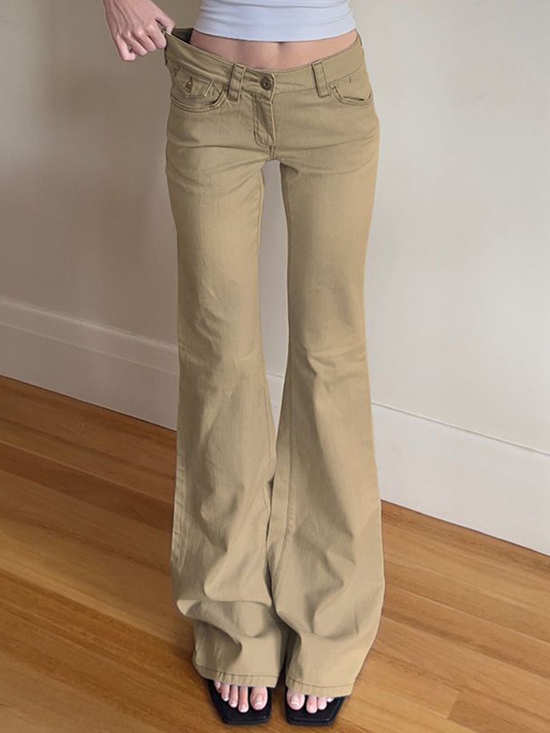 Women Mid-Rise Low Distress Bootcut Non Stretchable Jeans