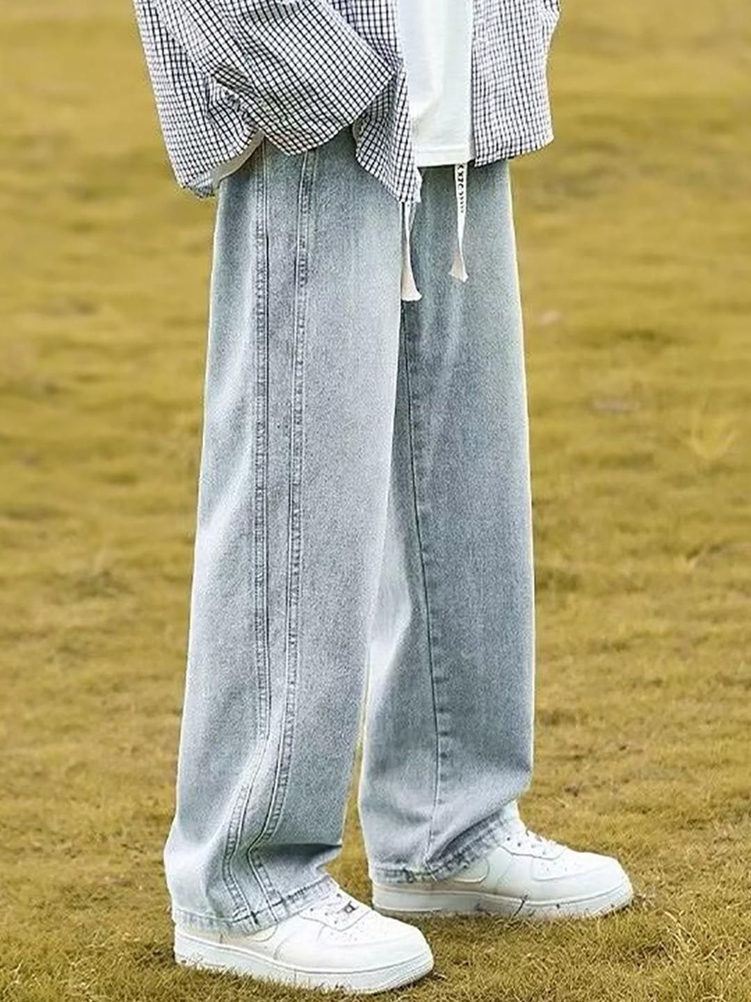 Men Mid-Rise Wide Leg Light Fade Jeans