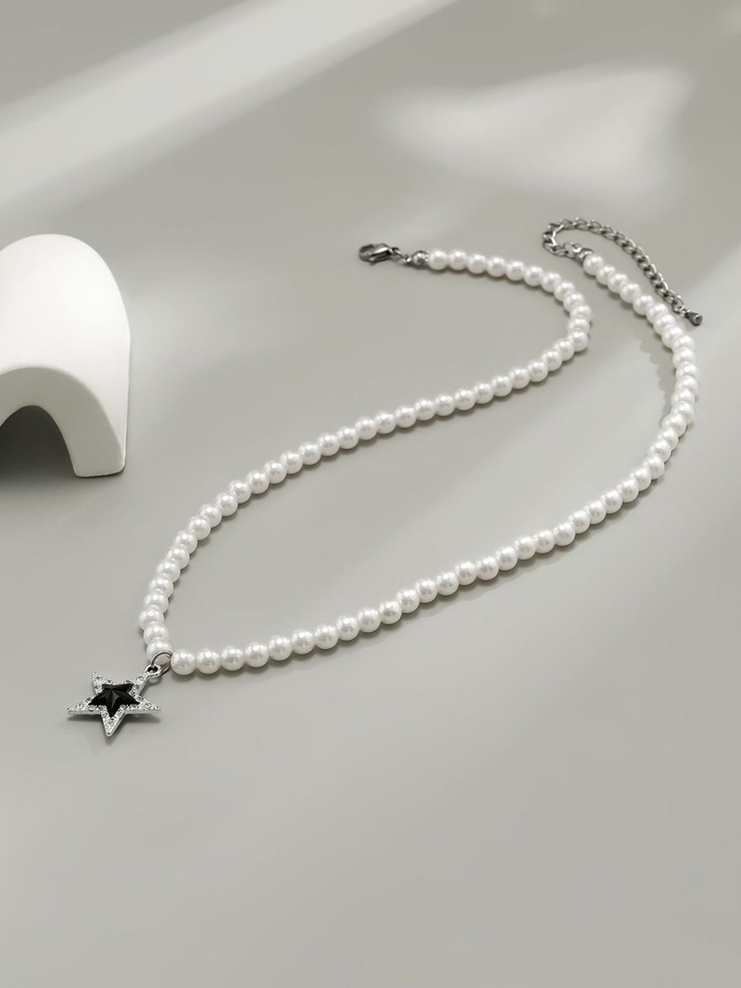 Silver-Plated Artificial Beaded Minimal Necklace