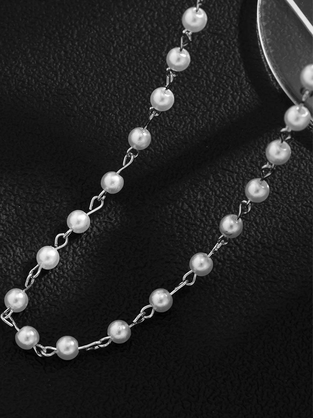 Silver-Plated Pearls Beaded Minimal Necklace
