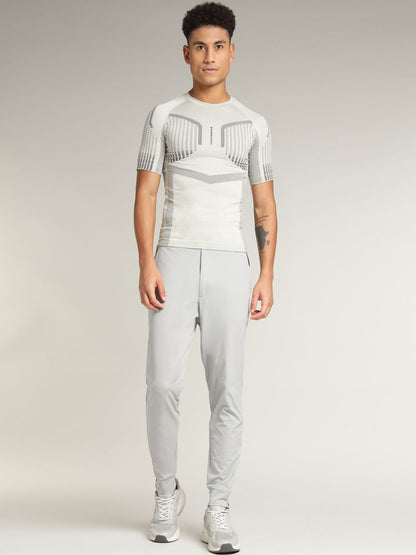 Men Smart Slim Fit Mid-Rise All-Day Joggers Trousers