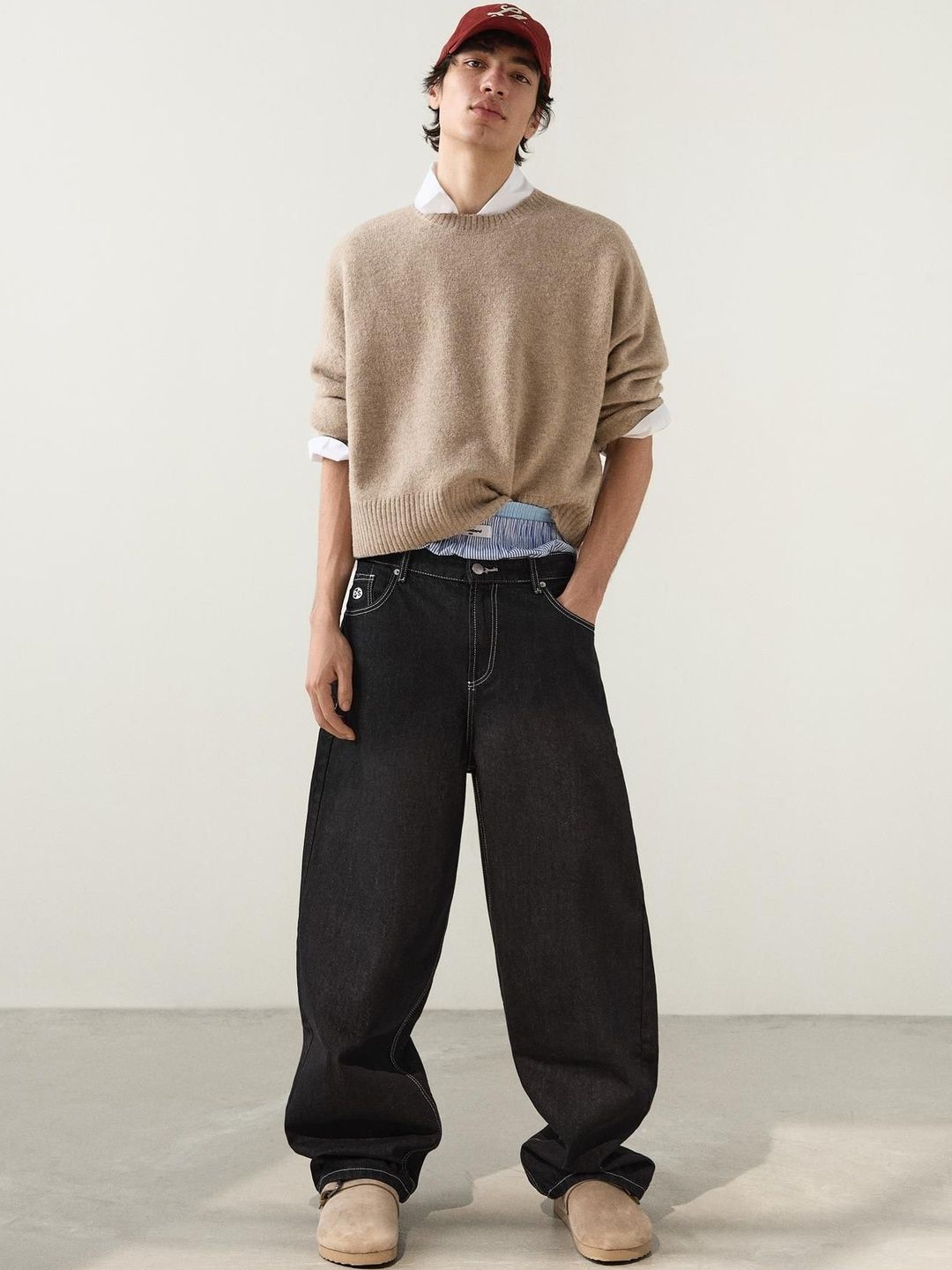 Embroidered super baggy jeans