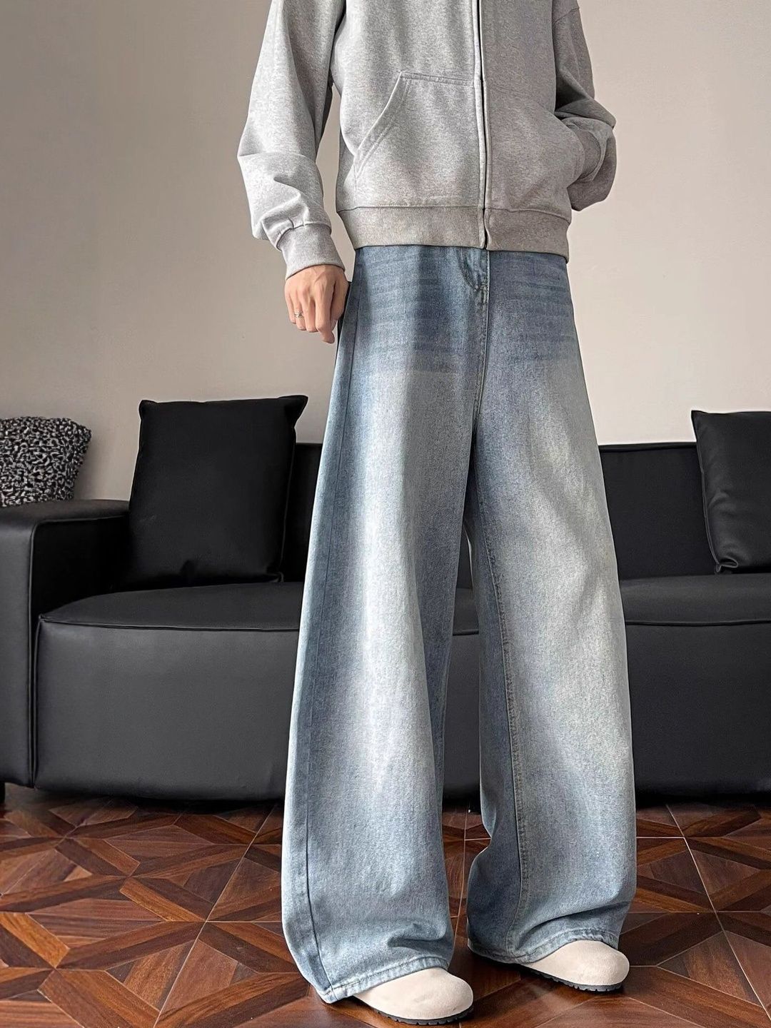 Men Wide Leg Mid-Rise Light Fade Jeans
