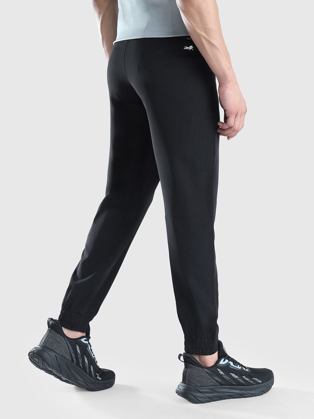 Men Tapered Fit Mid Rise Joggers