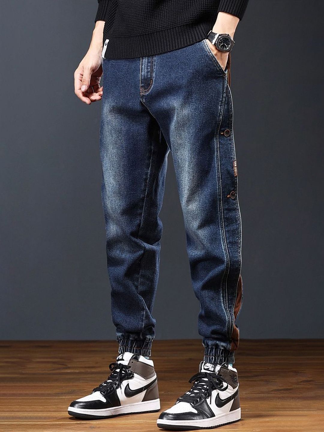 Men Relaxed Fit Mid-Rise Light Fade Jeans