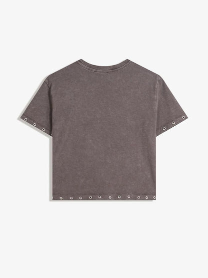 Short sleeve T-shirt with eyelets