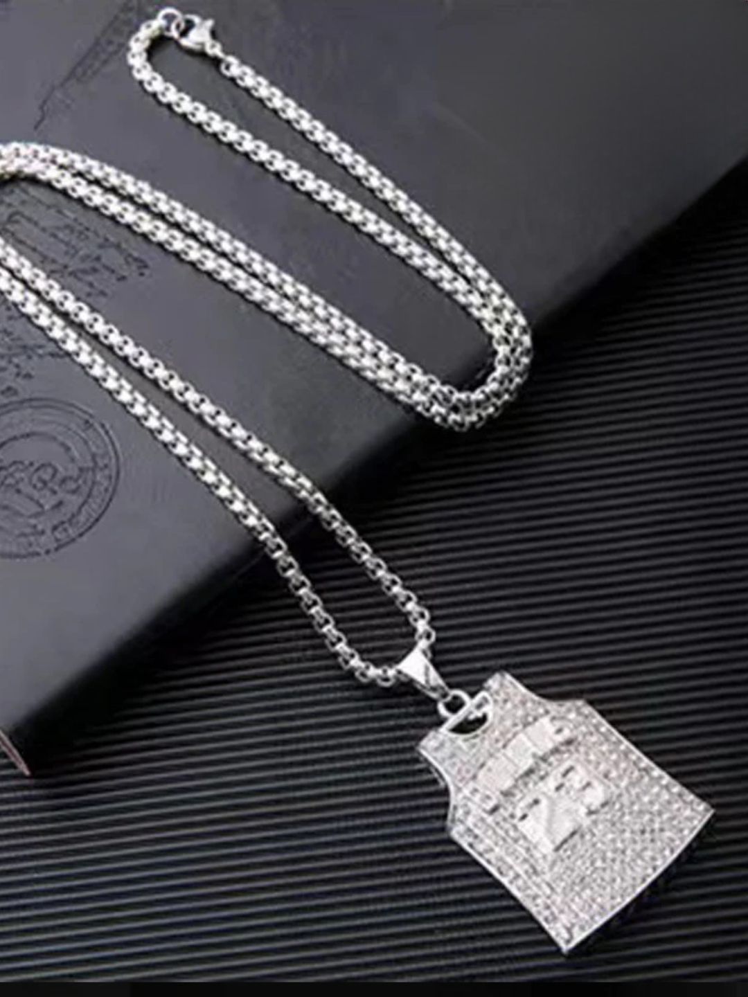 SALTY Pack of 2 Men Go Bulldogs Pendant