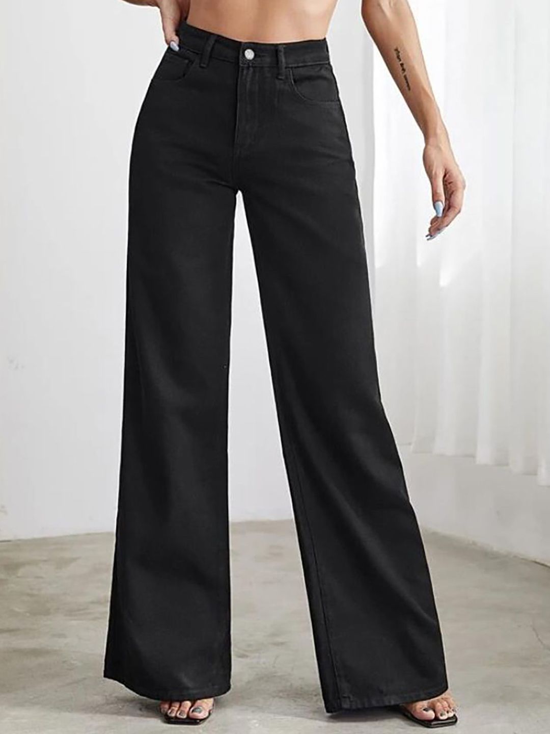 Women Straight Fit High-Rise Highly Distressed Stretchable Jeans