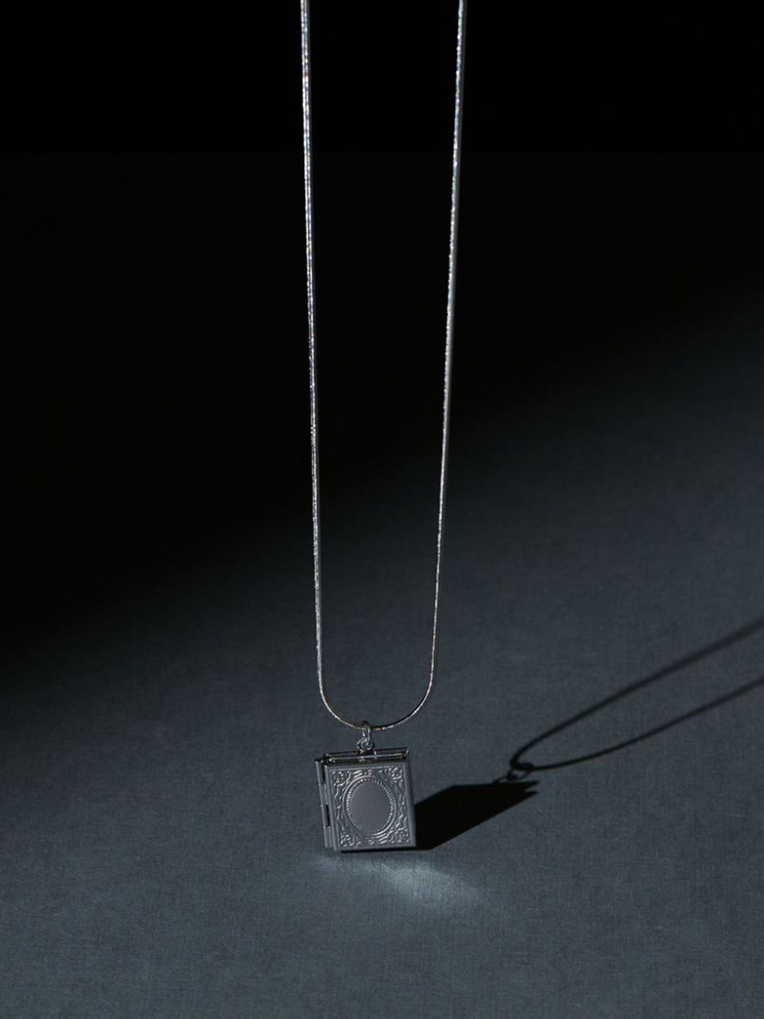 SALTY Women Quirky Quasar Openable Silver Pendant With Chain