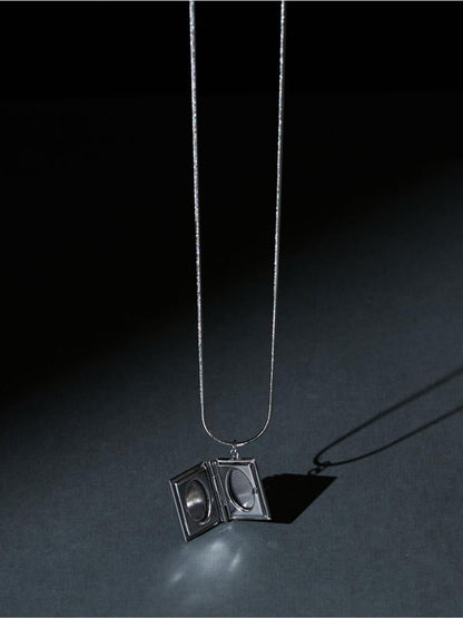 SALTY Stainless Steel Quirky Quasar Openable Silver Pendant Chain
