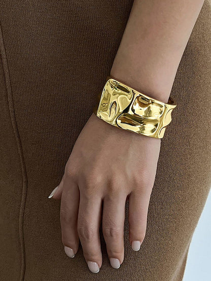 Women Handcrafted Gold-Plated Kada Bracelet
