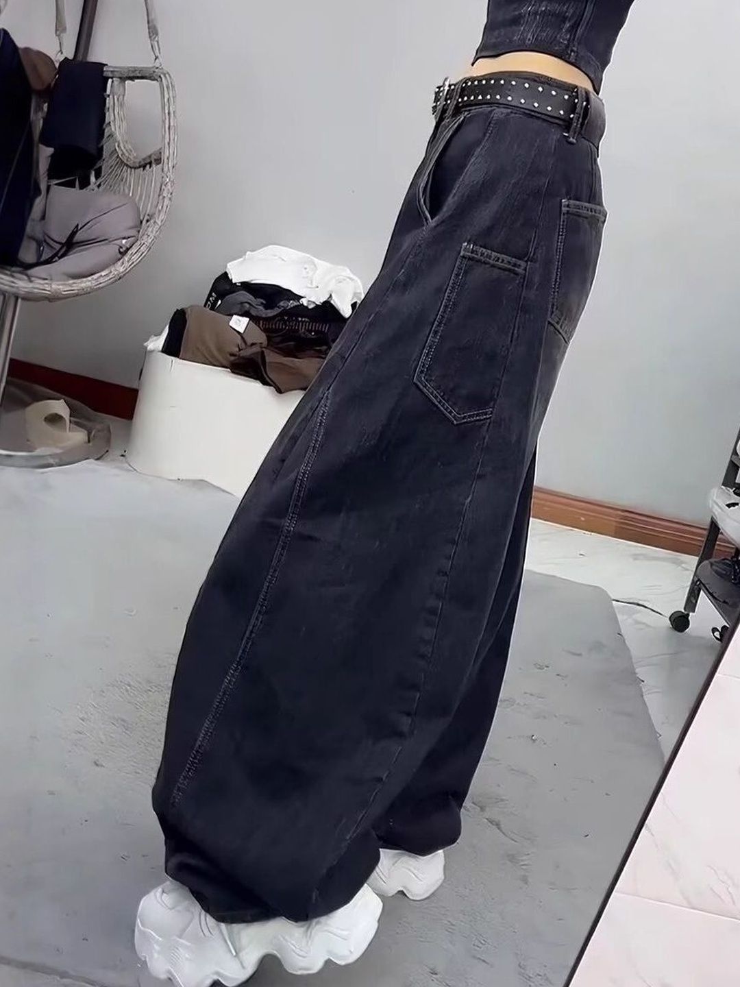 Women Wide Leg Mid-Rise Light Fade Jeans