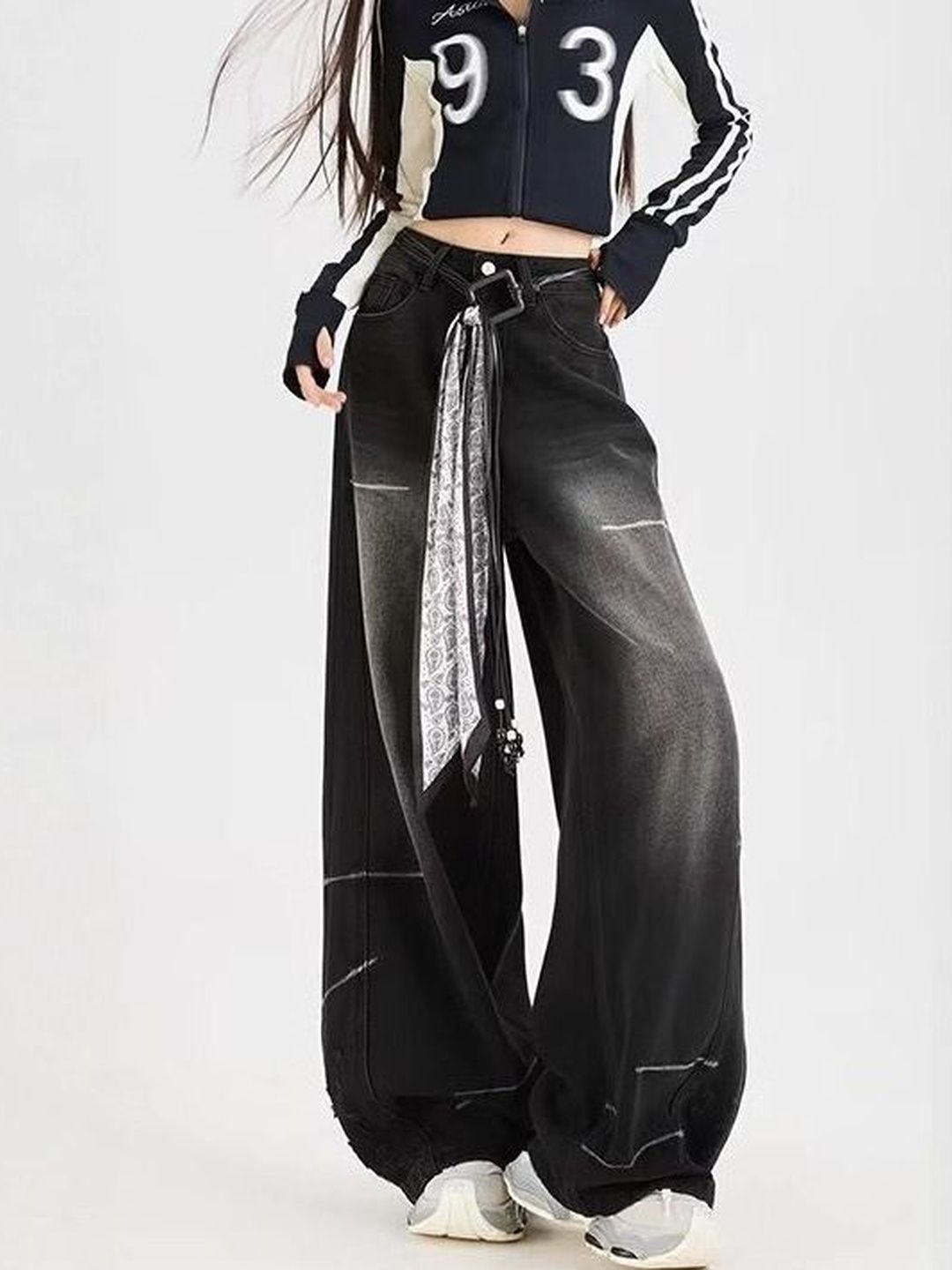 Women Wide Leg Mid-Rise Light Fade Jeans