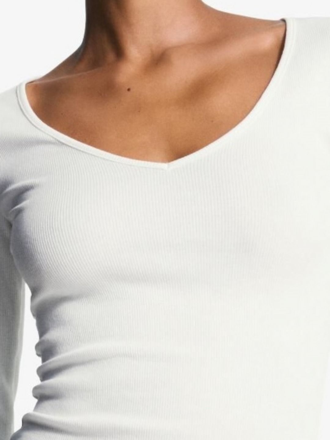 Long sleeve V-neck T-shirt