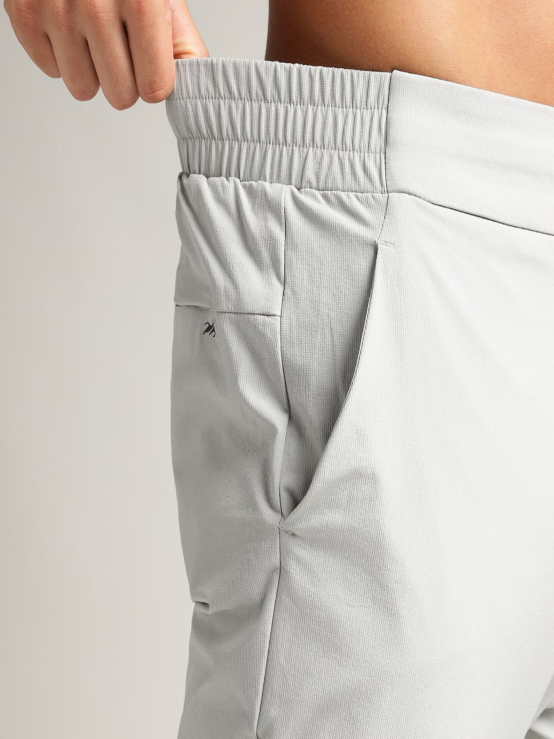 Men Smart Slim Fit Mid-Rise All-Day Joggers Trousers