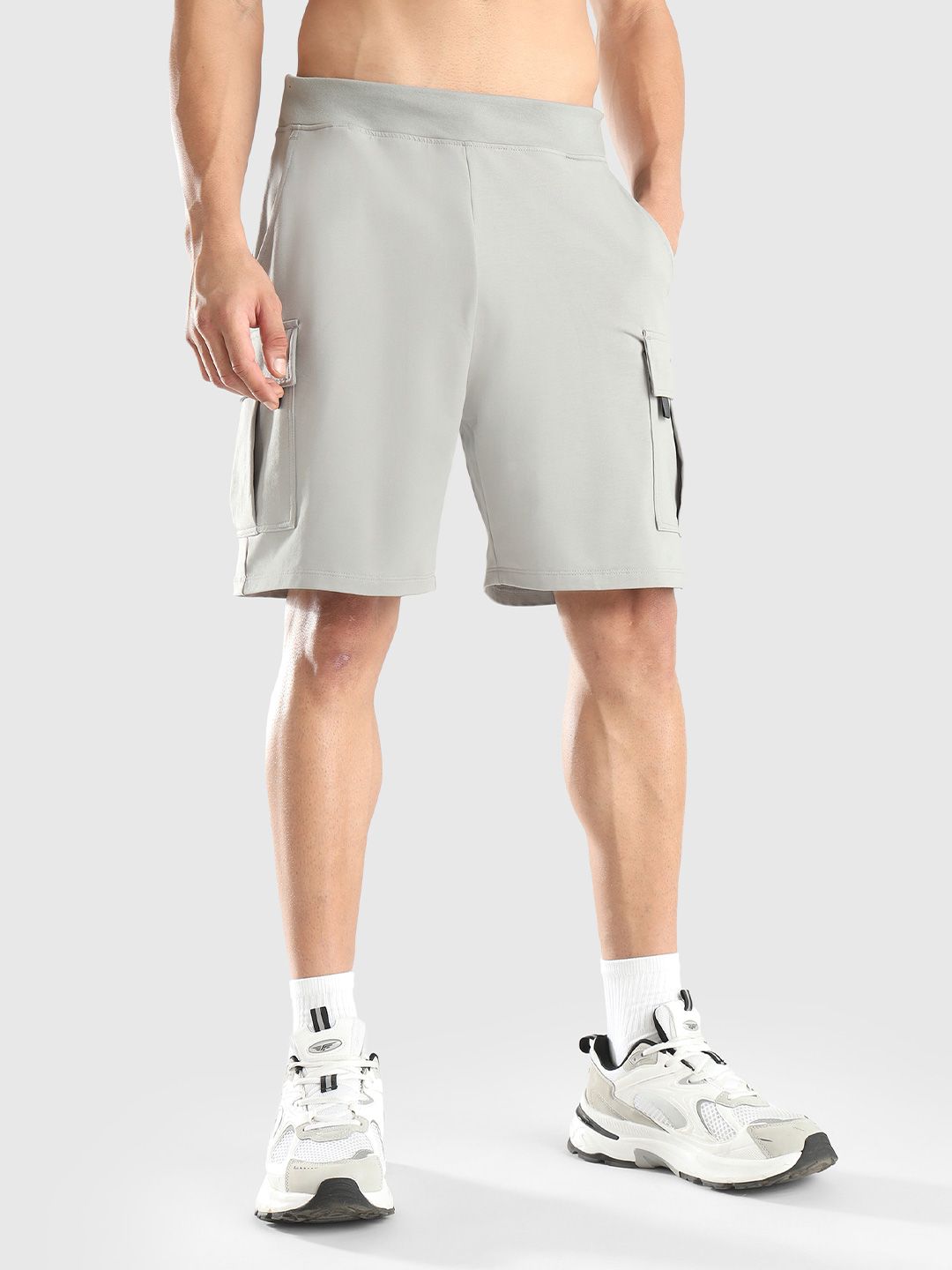 Men Regular Fit Mid-Rise Cargo Shorts