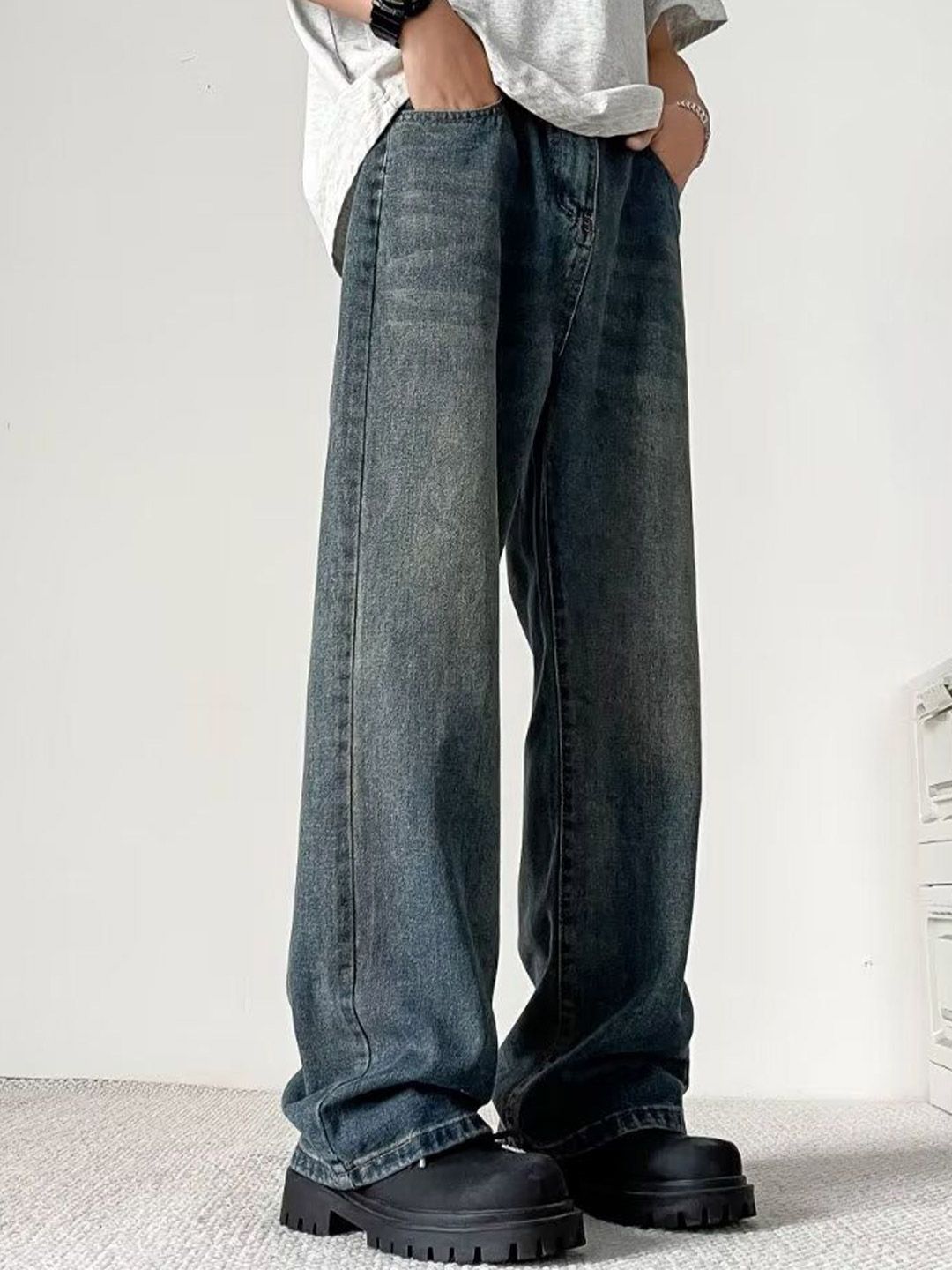 Men Wide Leg Mid-Rise Medium Shade Jeans