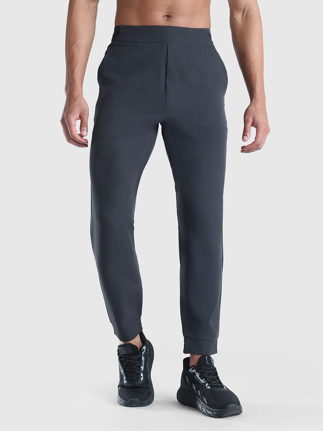 Men Tapered Fit Mid Rise Joggers