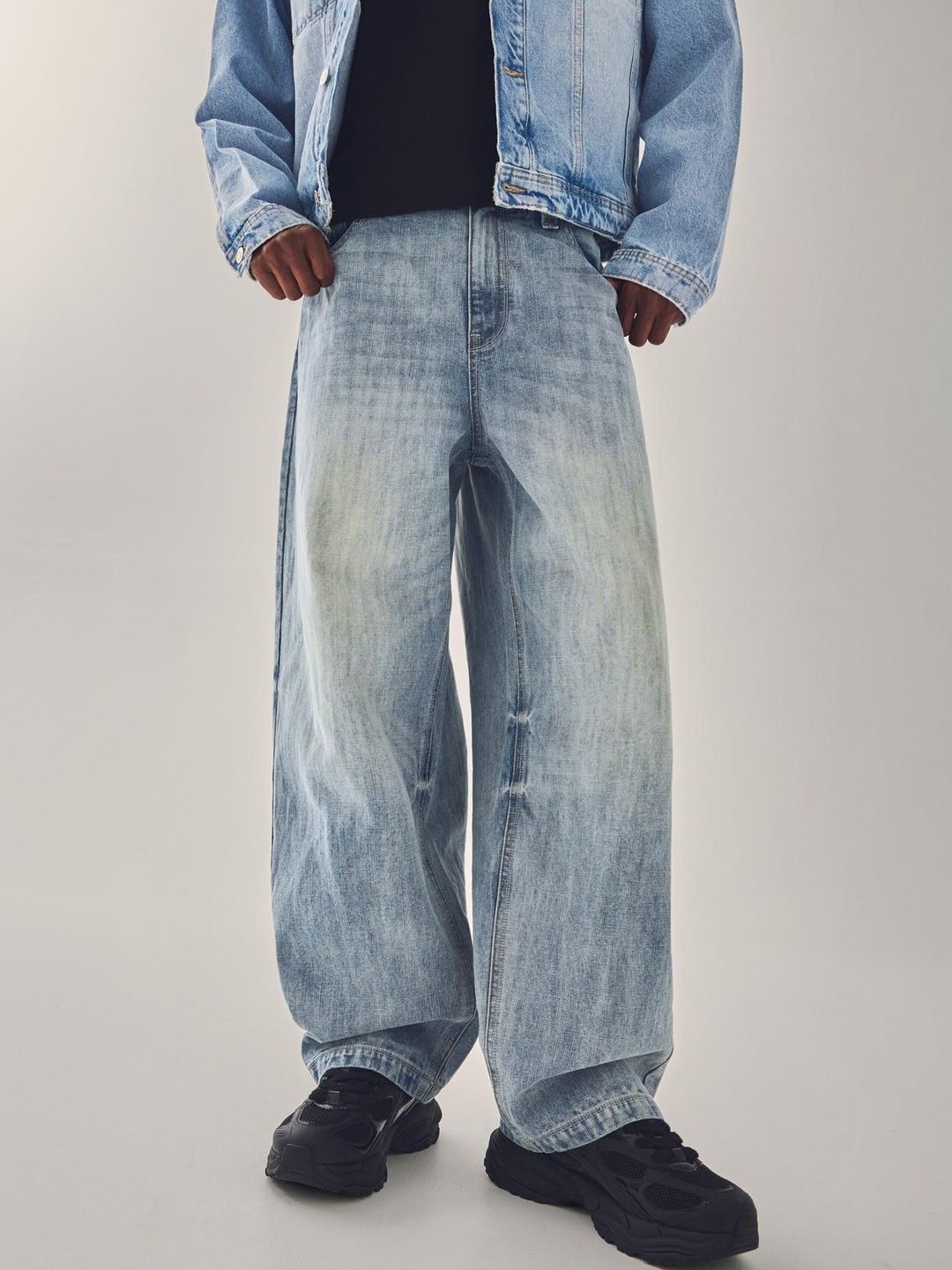 Embroidered super baggy jeans