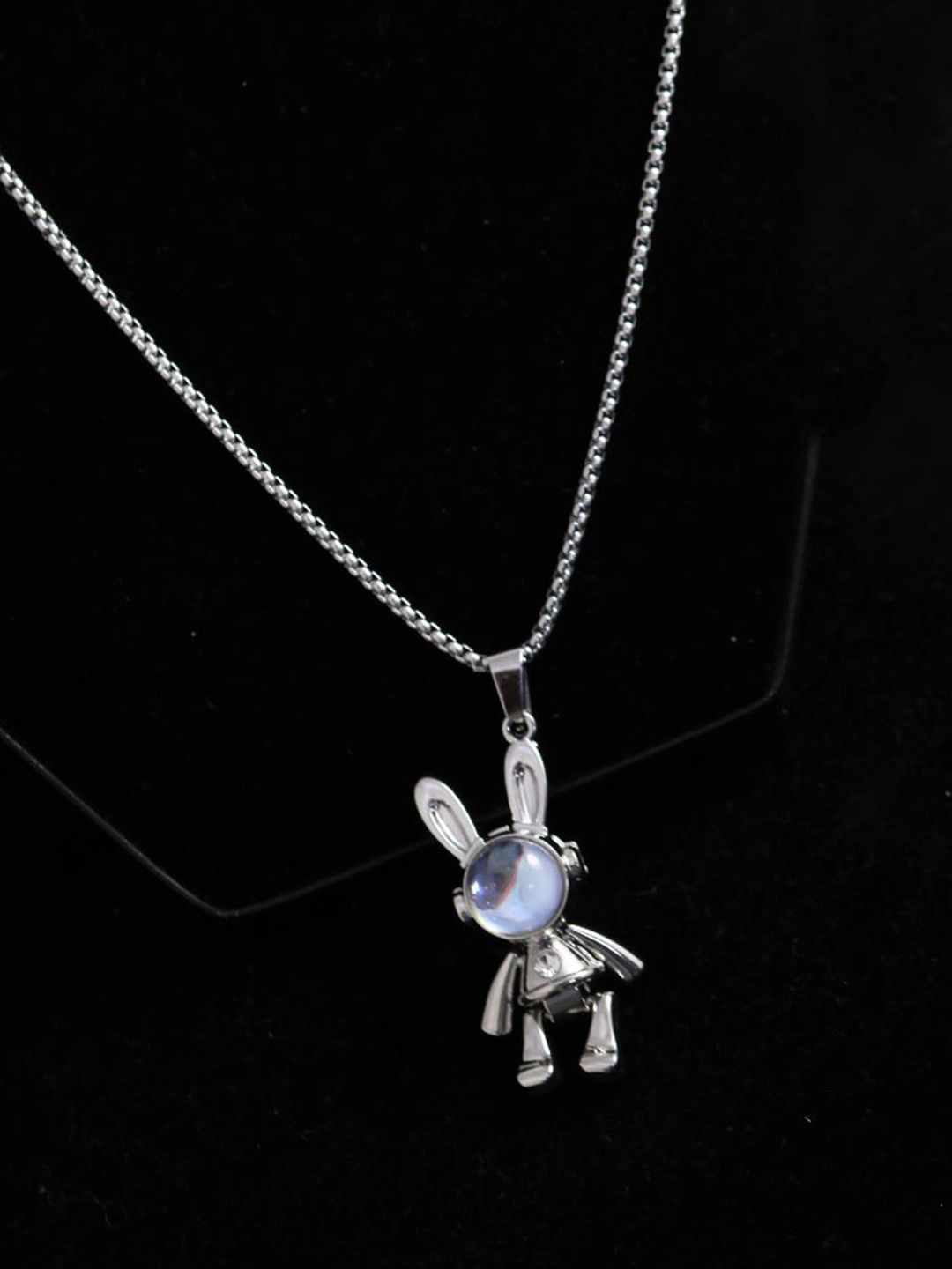 SALTY Set Of 2 Voltage & Spaceman Pendant With Chain