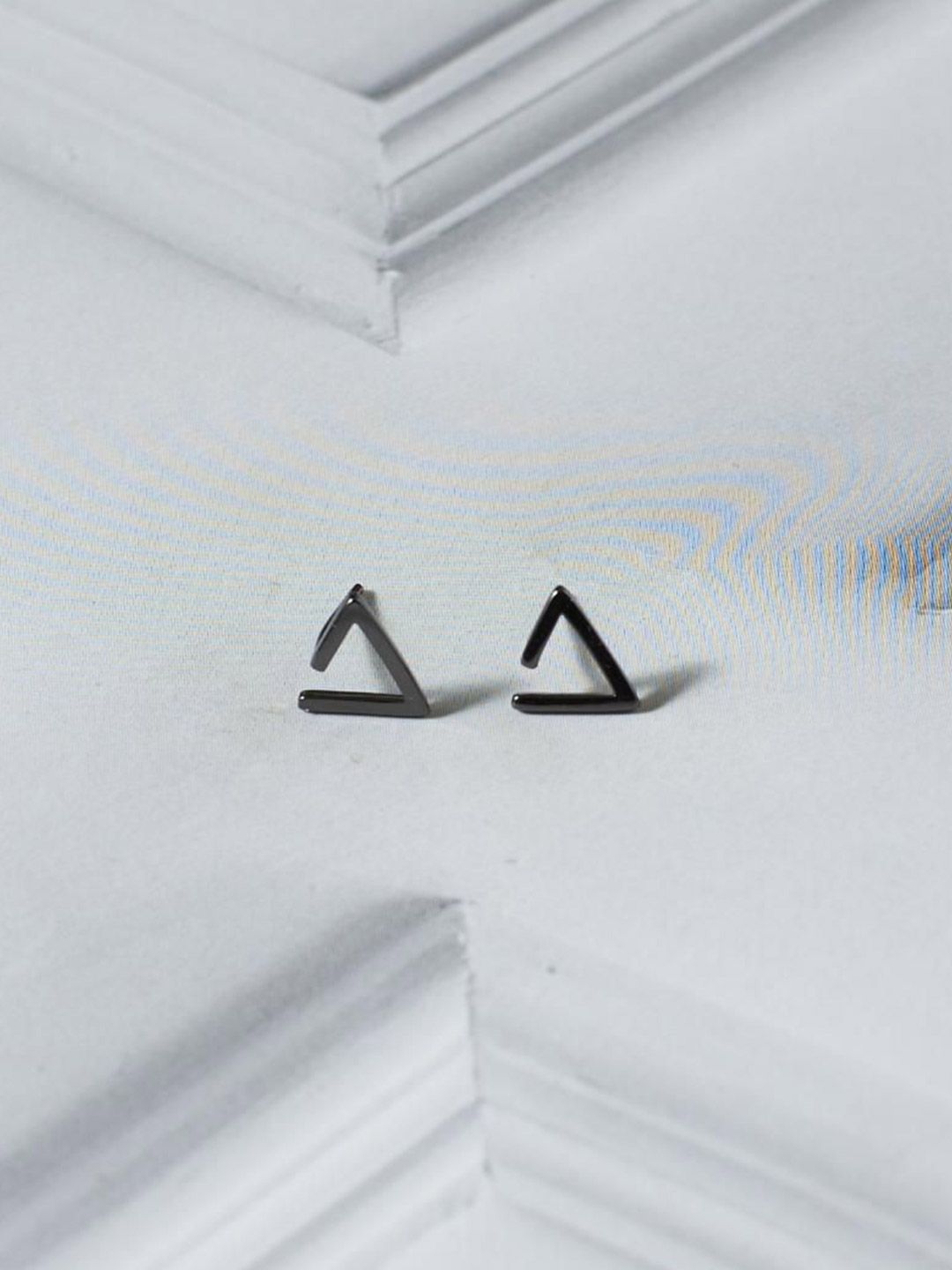 SALTY Obtuse Stainless Steel Antique Triangular Shaped Studs Earrings
