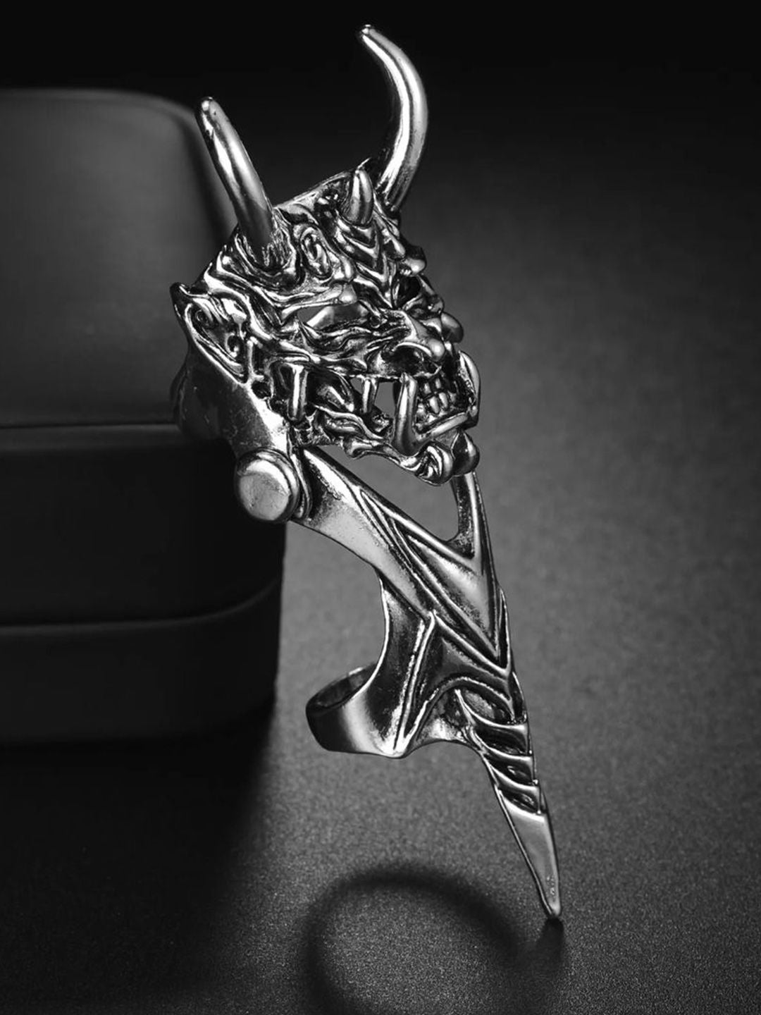 SALTY Men Veil of Spirits Finger Ring
