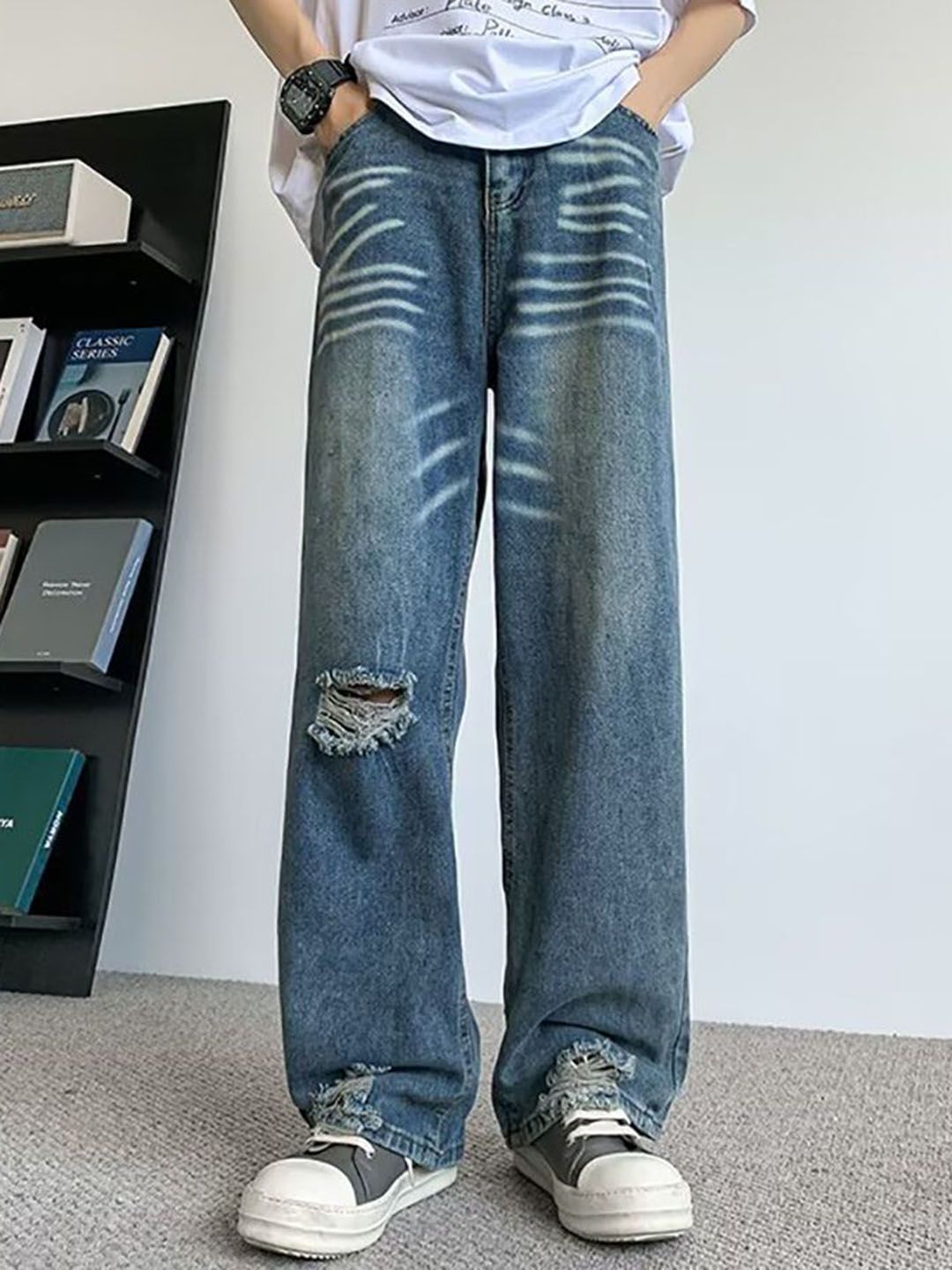 Men Wide Leg Mildly Distressed Jeans