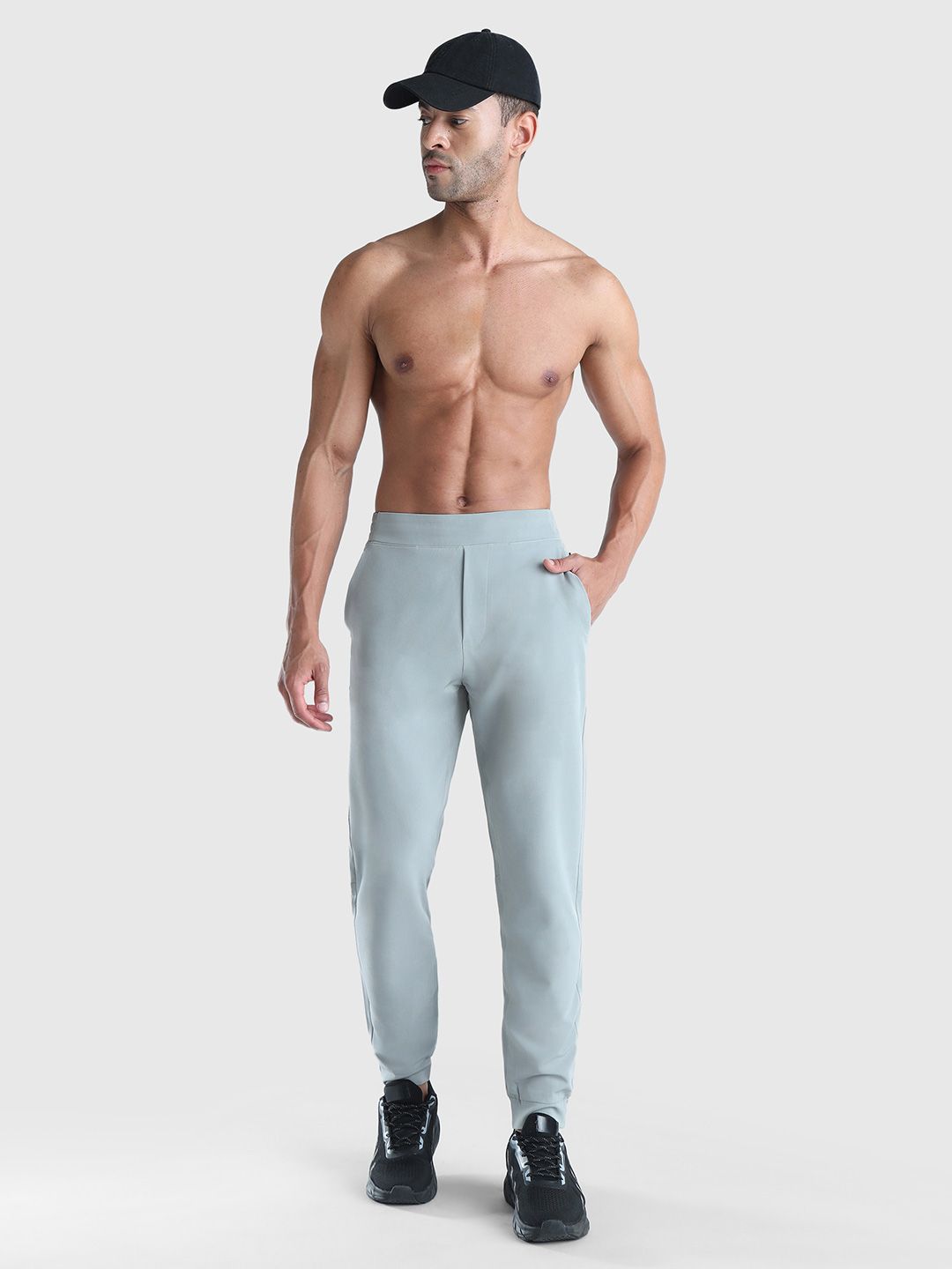 Men Tapered Fit Mid Rise Joggers