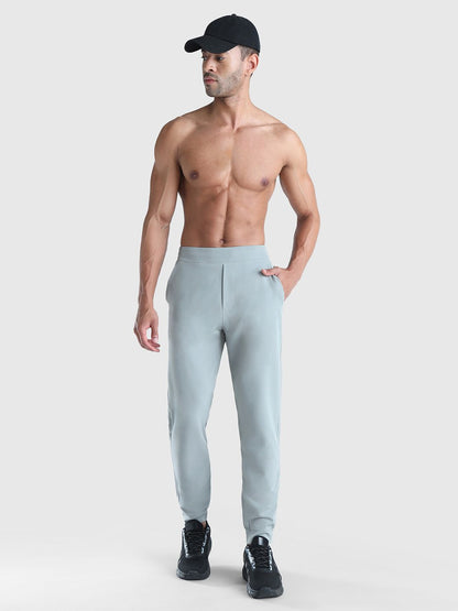 Men Tapered Fit Mid Rise Joggers