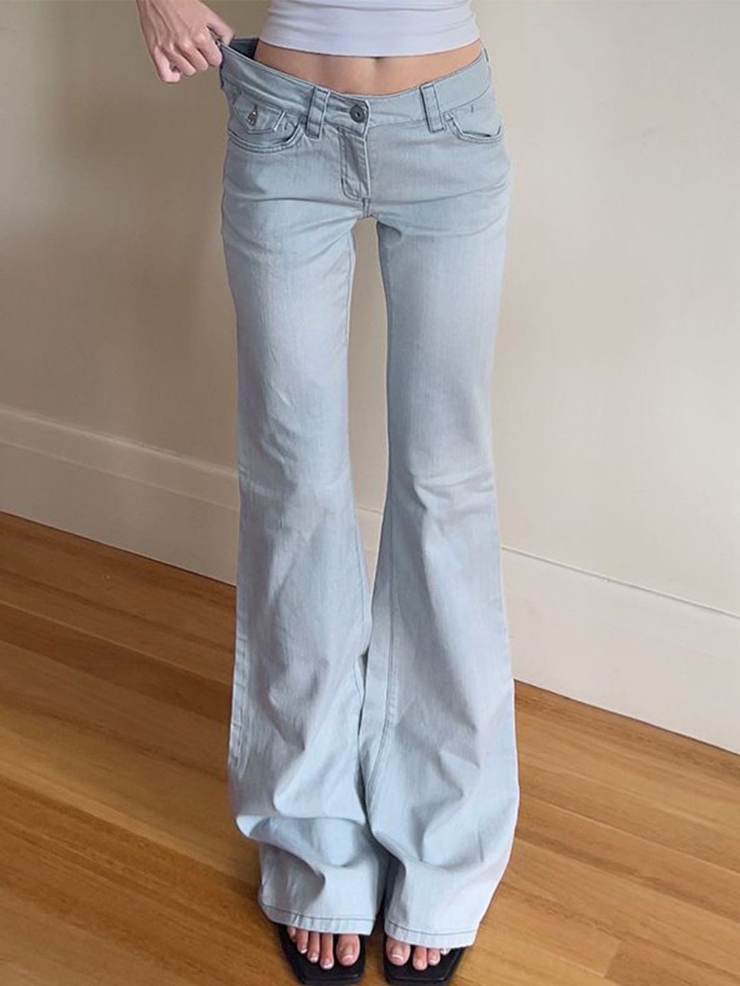 Women Mid-Rise Clean look Light Fade Jeans