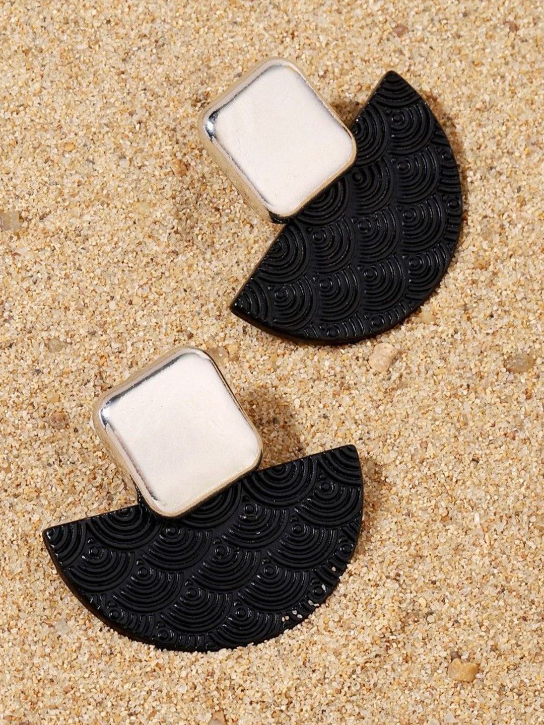 SALTY Lush Luxury Studs Earrings