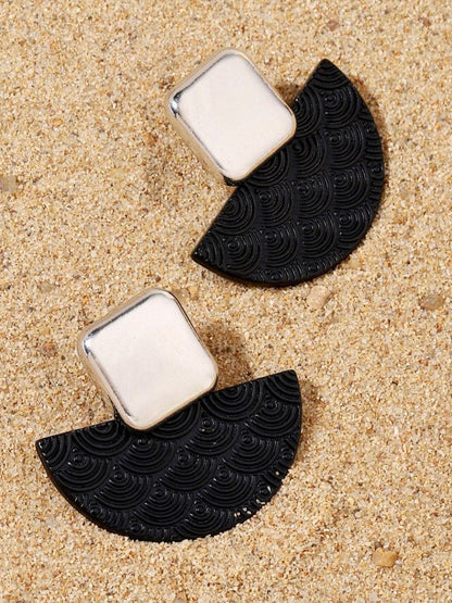 SALTY Lush Luxury Studs Earrings