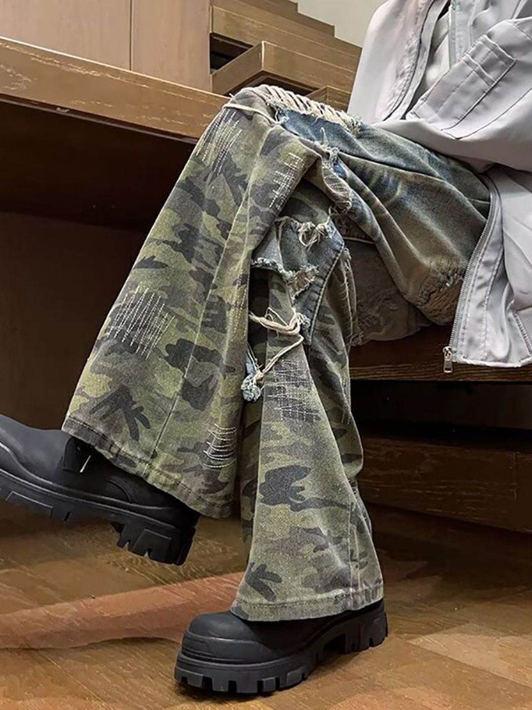 Men Highly Distressed Light Fade Mid-Rise Wide Leg Jeans