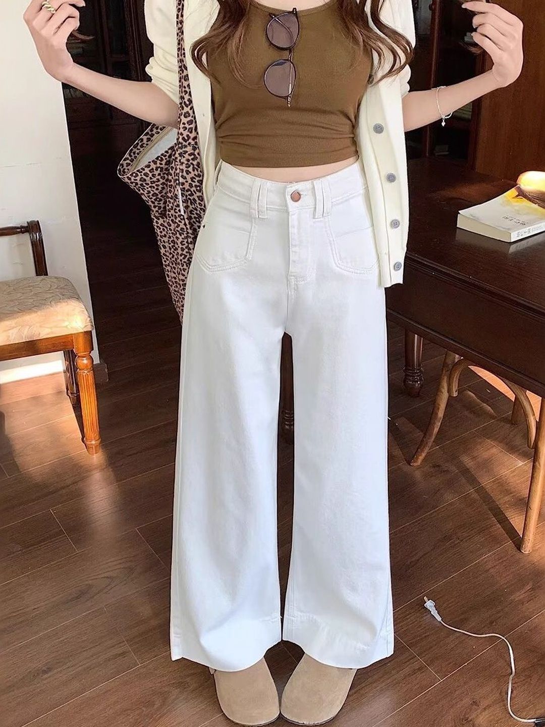 Women Relaxed Fit Mid-Rise Light Fade Jeans