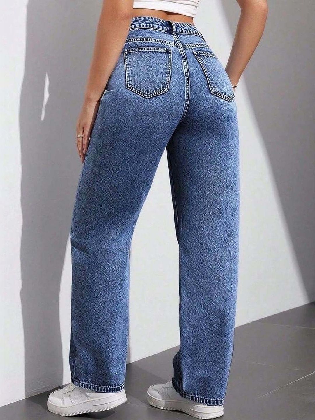 Women Classic Straight Fit High-Rise Light Fade Stretchable Jeans