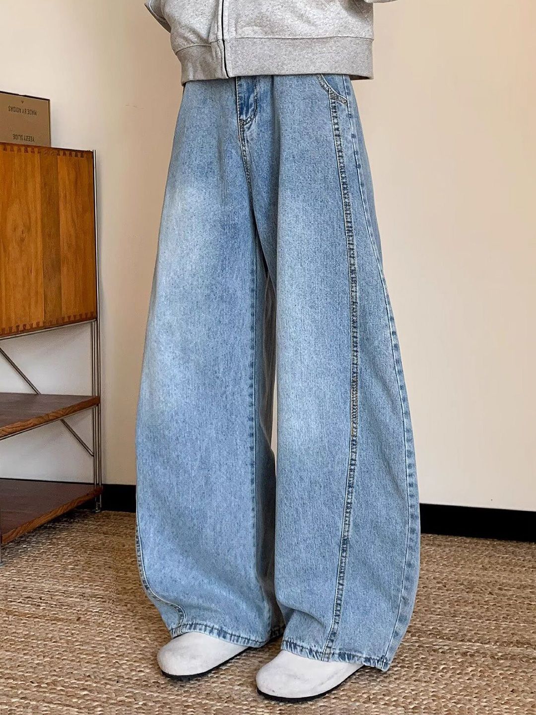 Men Wide Leg Mid-Rise Light Fade Jeans