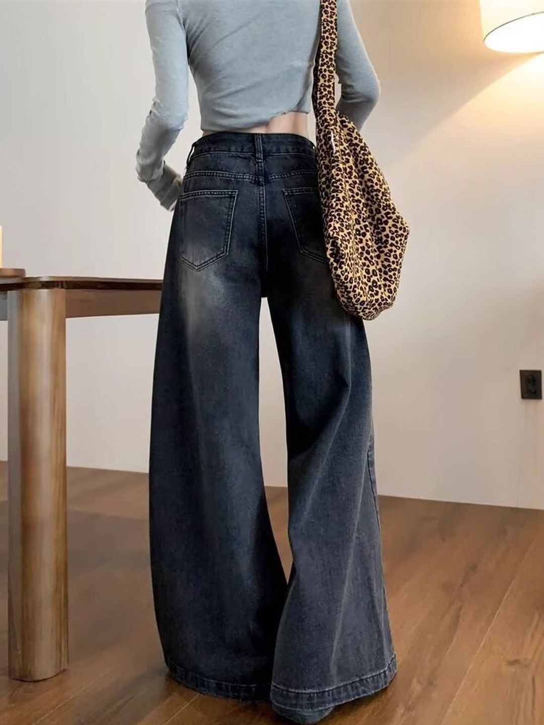 Women Wide Leg Mid-Rise Light Fade Jeans