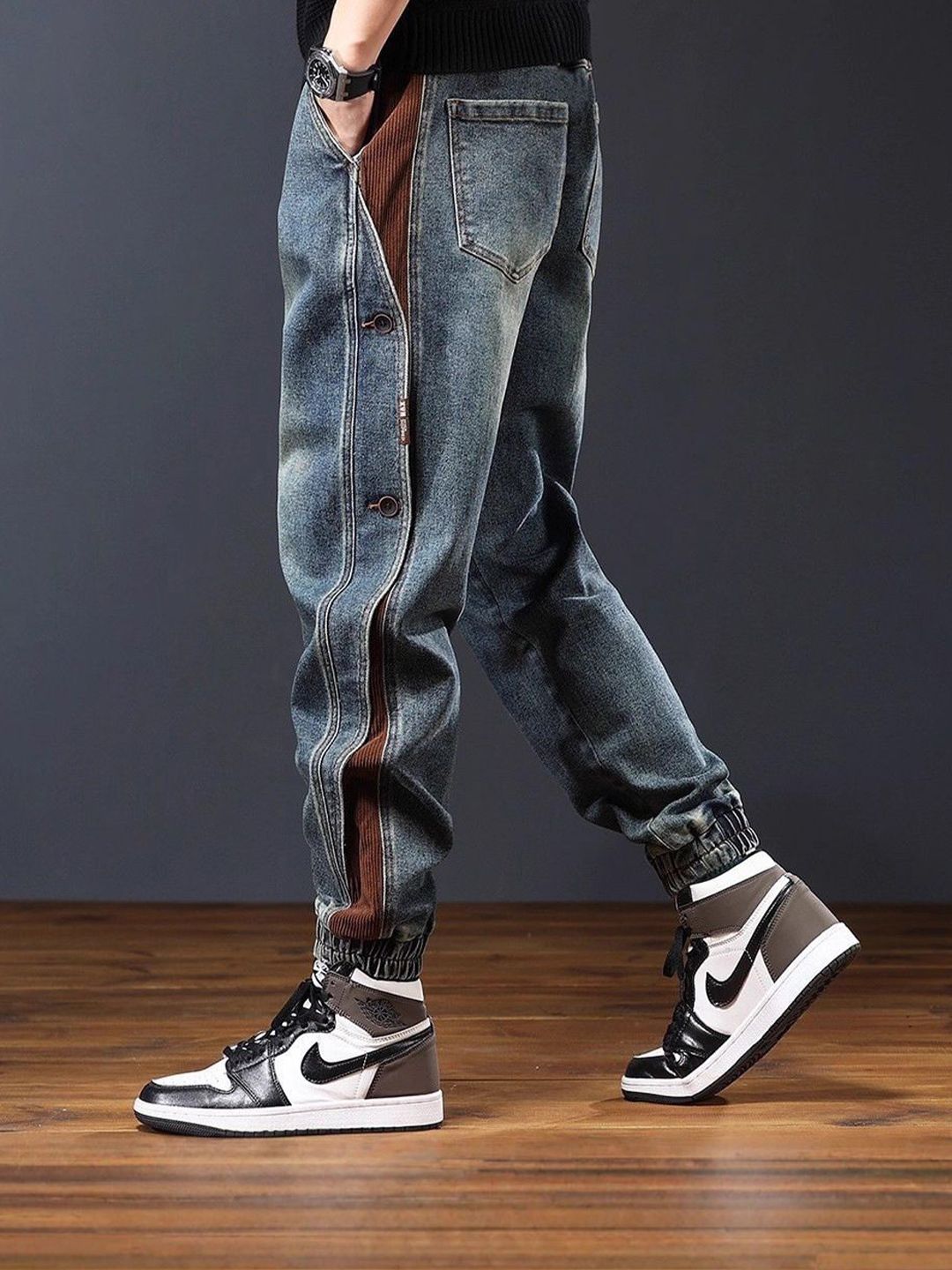 Men Jogger Fit Mid-Rise Light Fade Non Stretchable Jeans