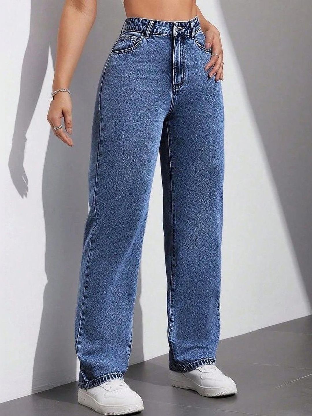 Women Classic Straight Fit High-Rise Light Fade Stretchable Jeans