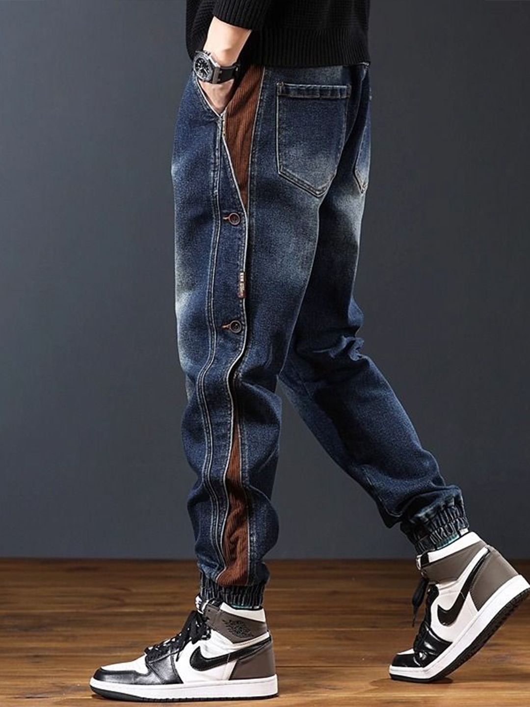 Men Relaxed Fit Mid-Rise Light Fade Jeans